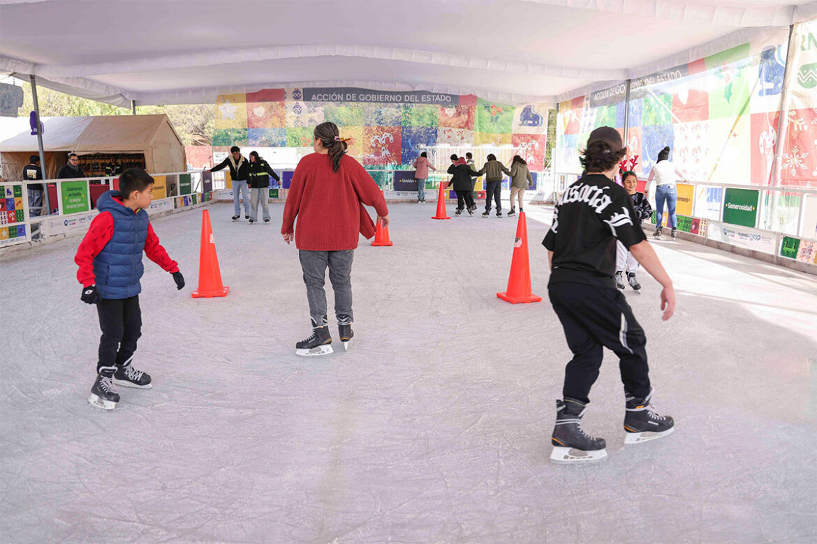 Más de 4 mil 600 personas disfrutaron de la pista de hielo instalada en Plaza Gran Cué, ubicada en Corregidora