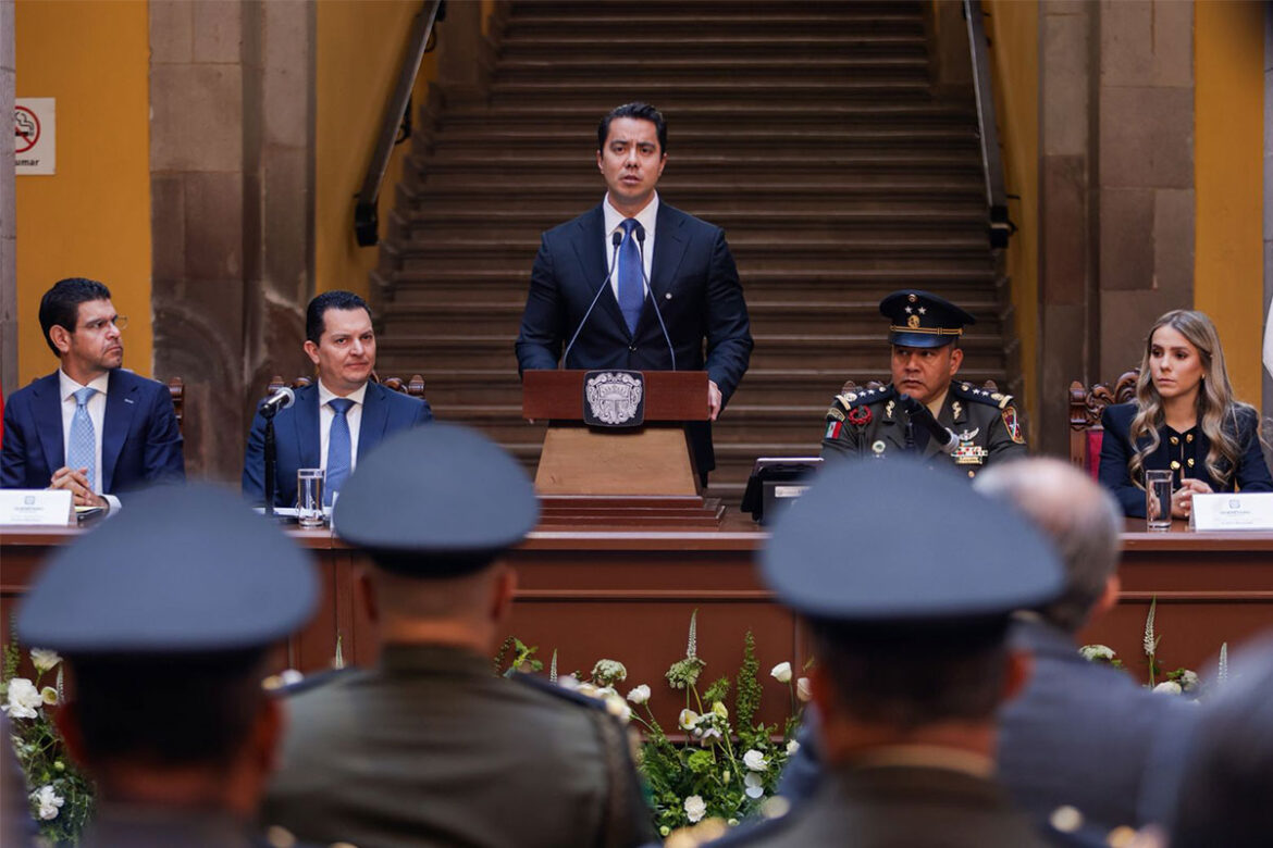 Felifer encabeza sesión solemne con el Ejército Mexicano y Fuerza Aérea