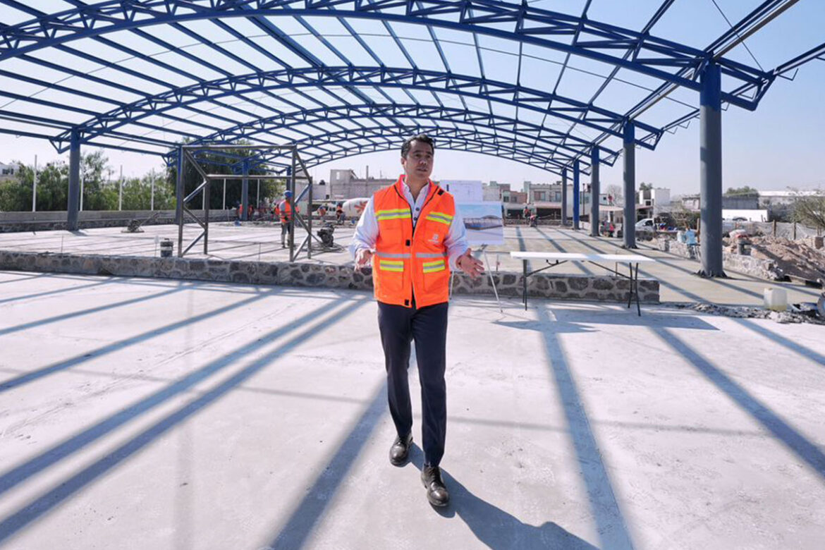Felifer supervisa obra de Polideportivo en Santa María Magdalena