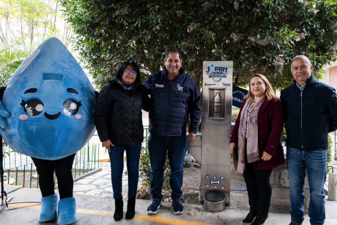 JAPAM entrega bebederos en la comunidad de Ojo de Agua