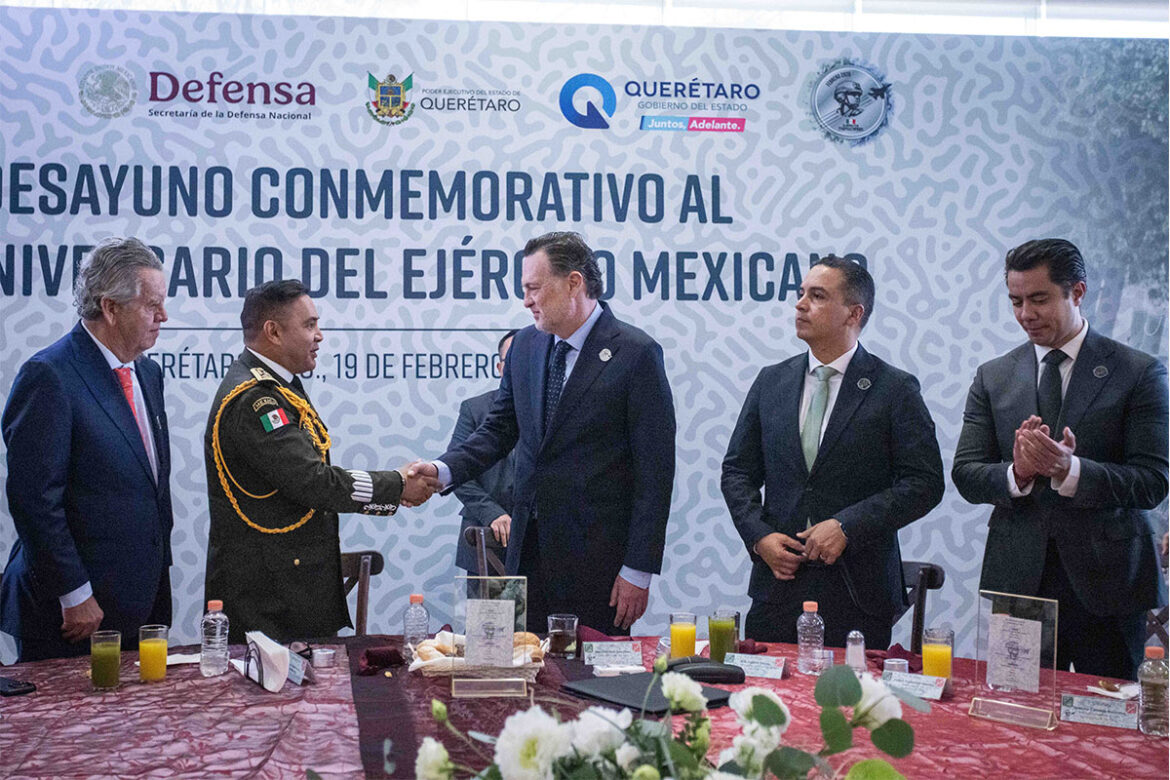 Mauricio Kuri honra al Ejército Mexicano