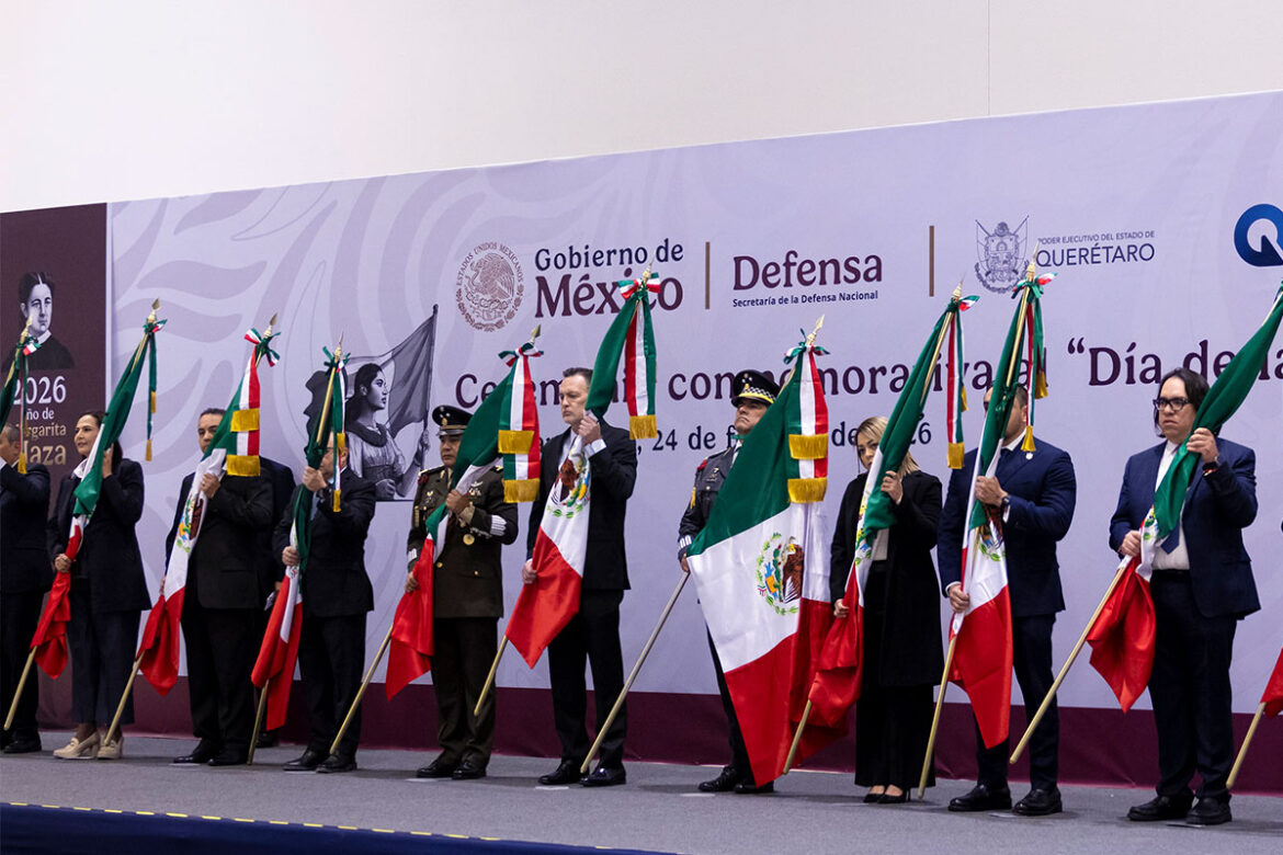Mauricio Kuri preside ceremonia del Día de la Bandera
