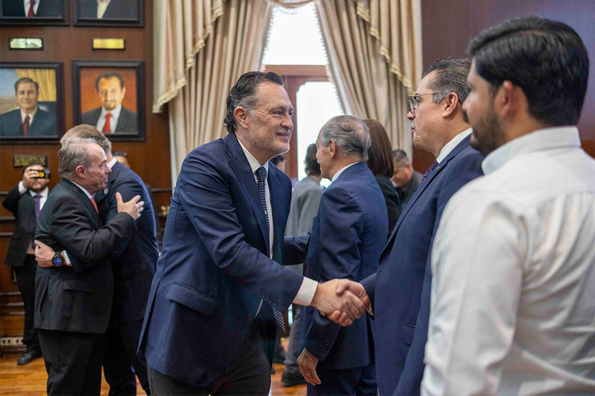Mauricio Kuri reconoce a empresarios de Querétaro