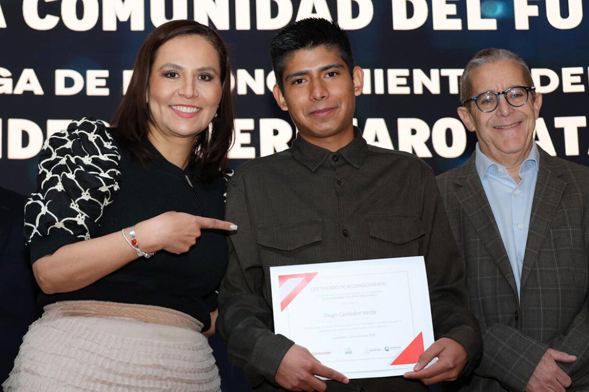 Encabeza Martha Soto entrega de reconocimientos