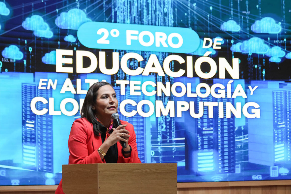 Inaugura Martha Soto foro de educación