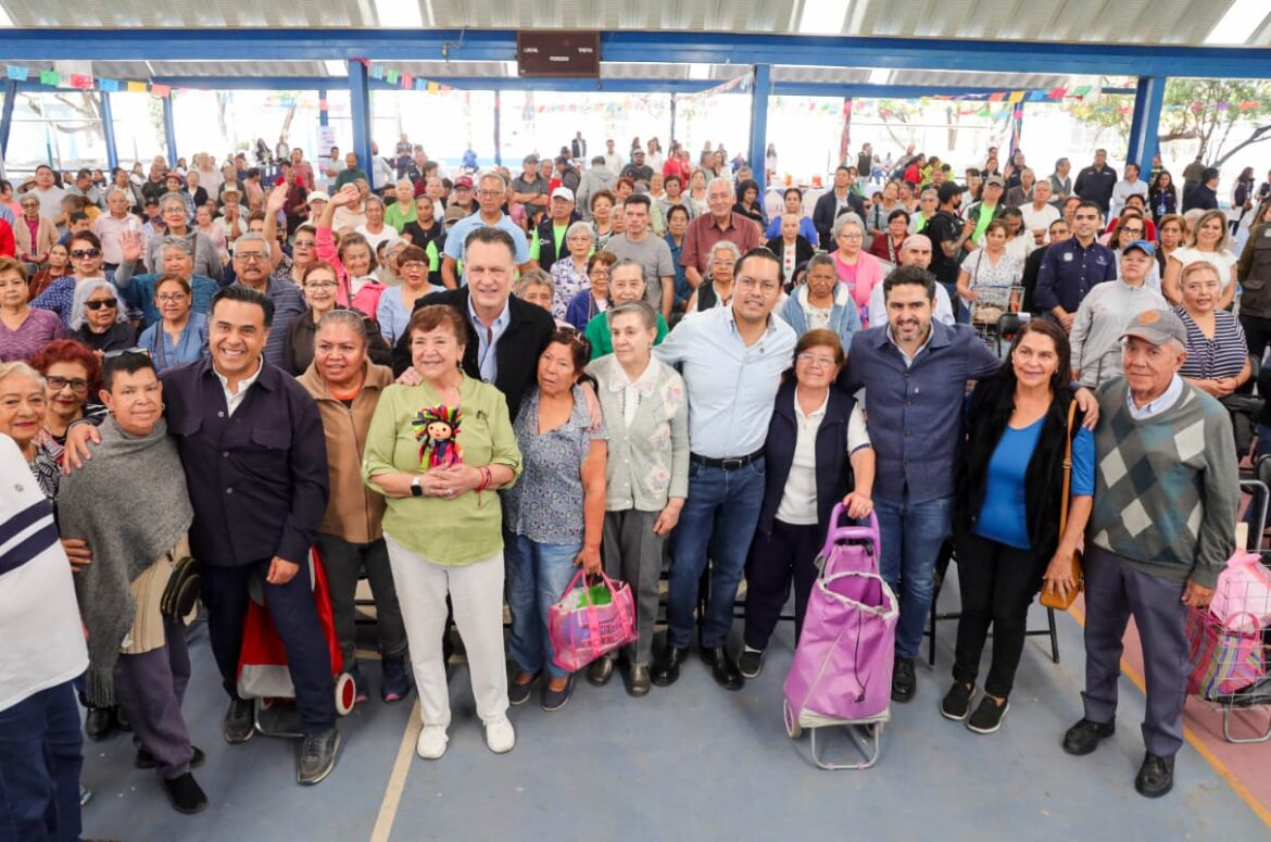 Gobierno estatal y municipal entregan 200 despensas en Corregidora a través de "Contigo en tu Mesa"
